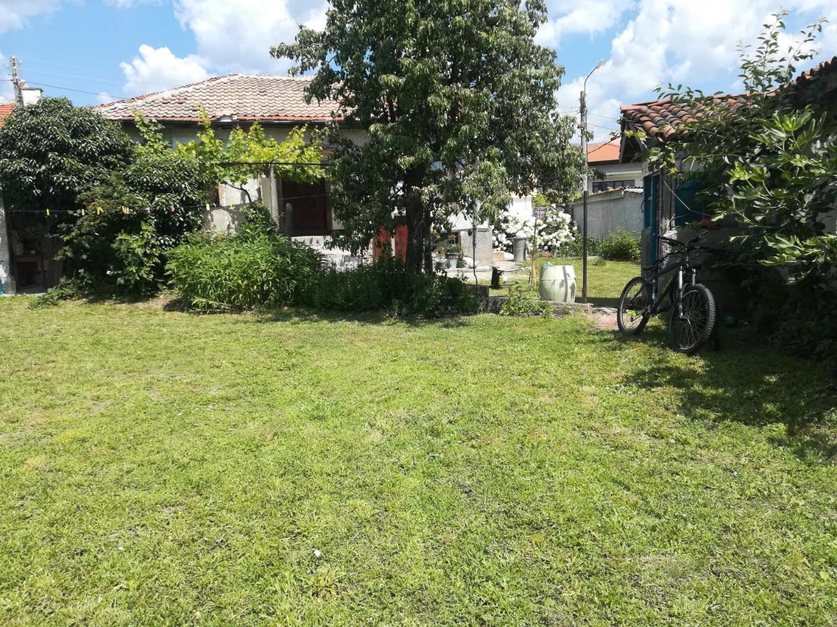 Къща Христини Hotel Kalofer Exterior photo
